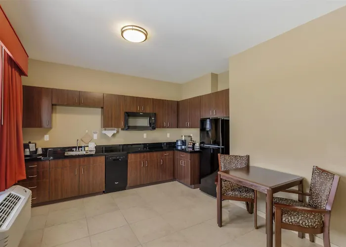 Best Western Plus Hudson Hotel & Suites